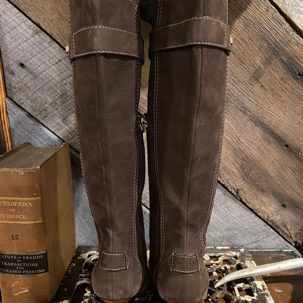 Louis Vuitton Brown Suede Boots - ✨Authentic - Picture 12 of 14